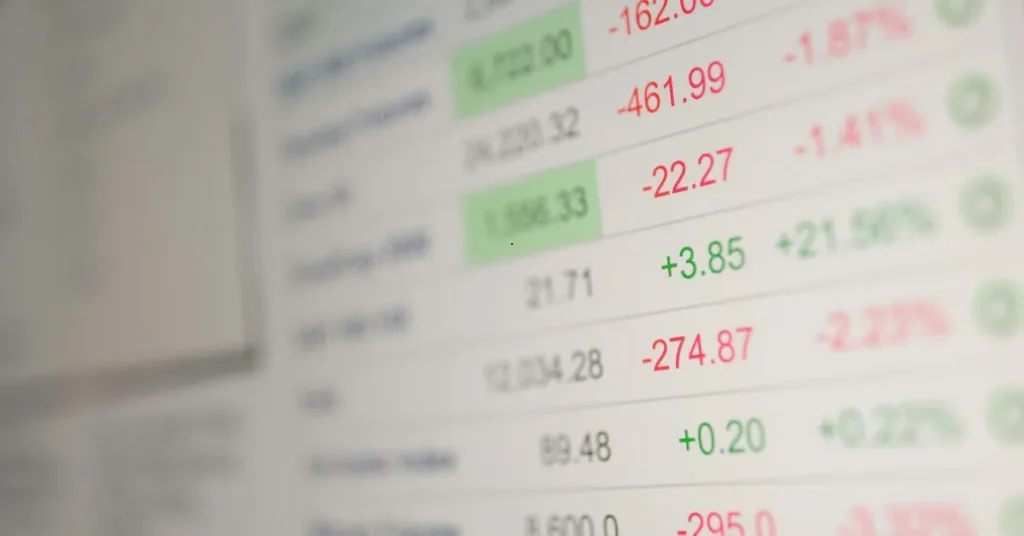 दिसंबर 2025 के टॉप स्टॉक्स: कमाएं बड़ा रिटर्न!